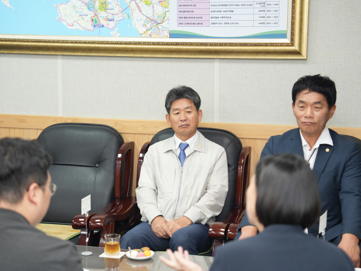 '인천광역시 남영희 글로벌도시정무부시장 강화군의회 방문과 주요현황 및 건의사항 전달' 게시글의 사진(3) '[꾸미기]3.JPG'