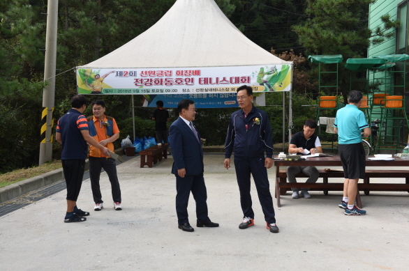 선원클럽회장배 전강화동호인 테니스대회 참가자 격려