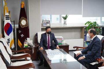 강화군 새마을회 조인술 회장 의회 방문