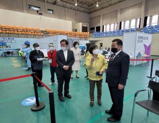 75세 이상 코로나 백신 예방접종 현장격려