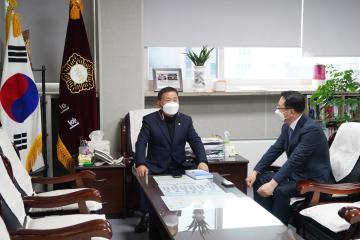 나교석 김포세무서장 의장실 방문