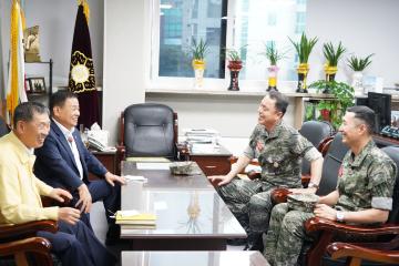 조강래 해병2사단장 의장실 방문