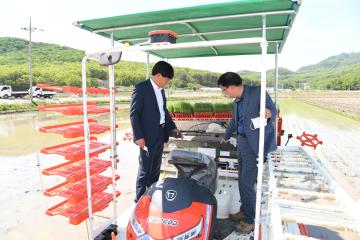 모내기 현장 방문 격려